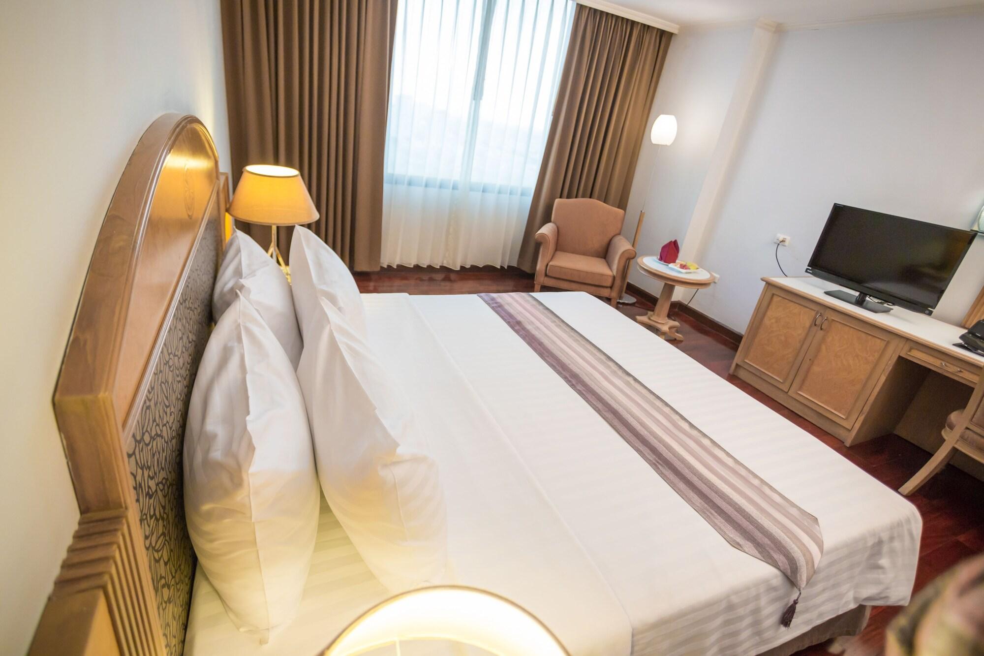 Grand Tower Inn Rama 6 Bangkok Kültér fotó