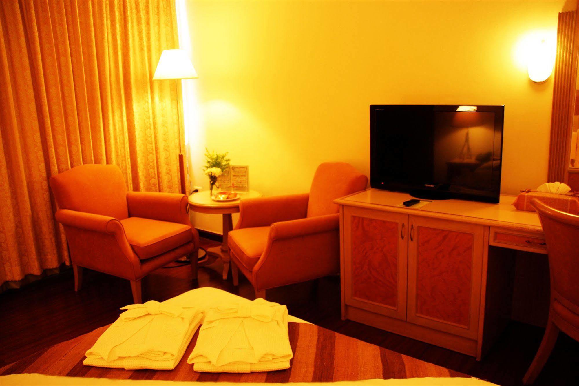 Grand Tower Inn Rama 6 Bangkok Kültér fotó